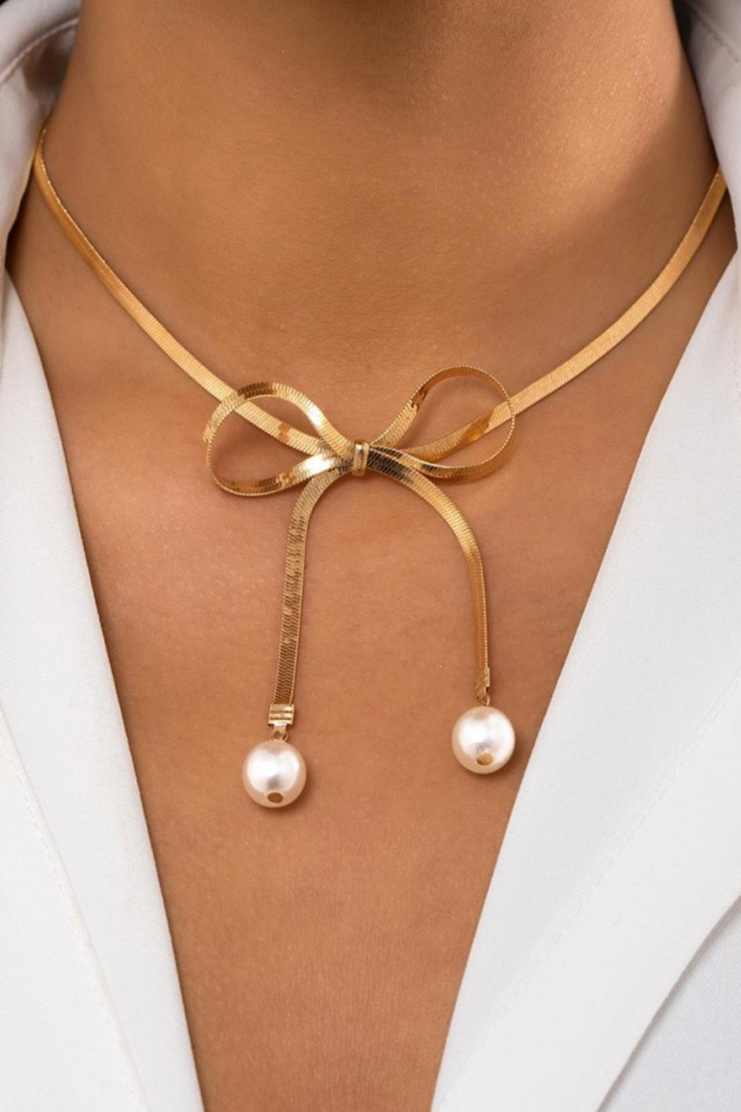 Pearly Bow Necklace
