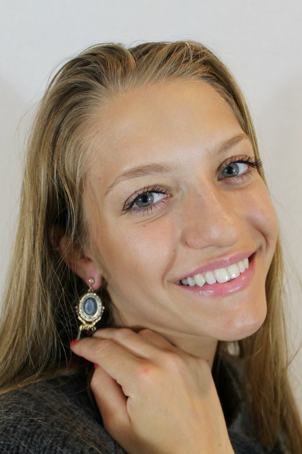 Charm Me Oval Earrings - Embellish Your Life