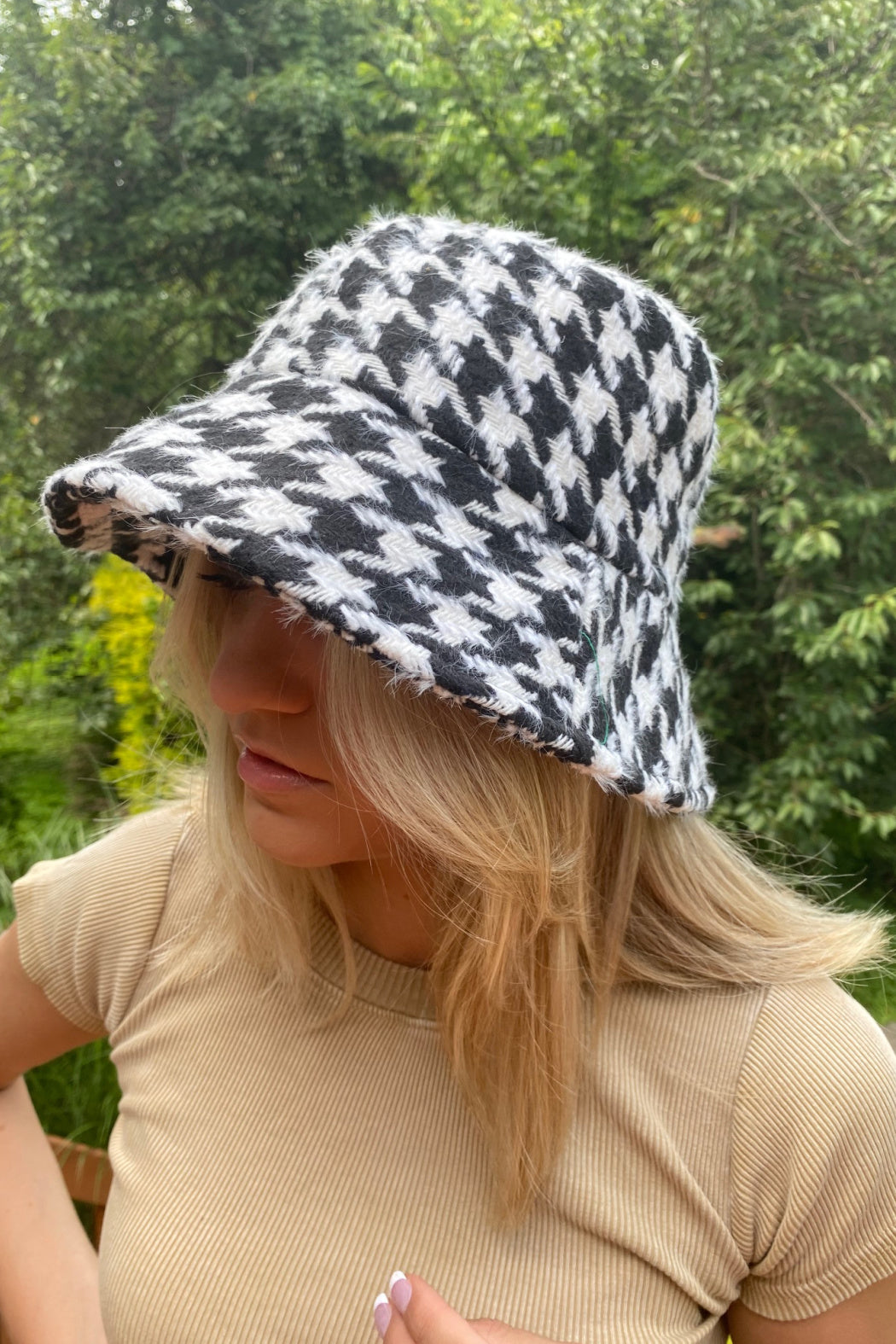 Embellish Your Life Houndstooth Pattern Plaid Bucket Hat Black