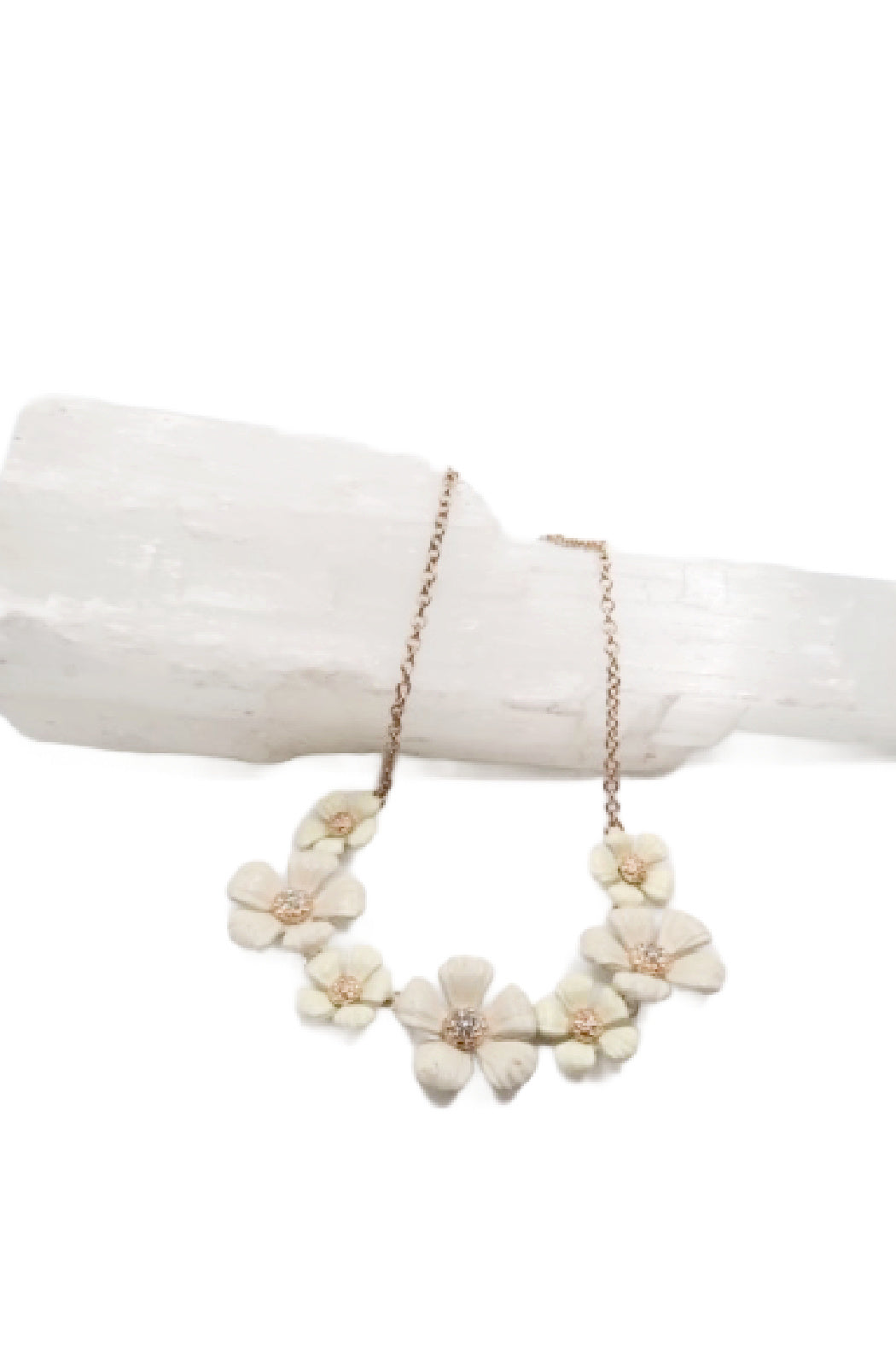 Ivory Daisies Necklace