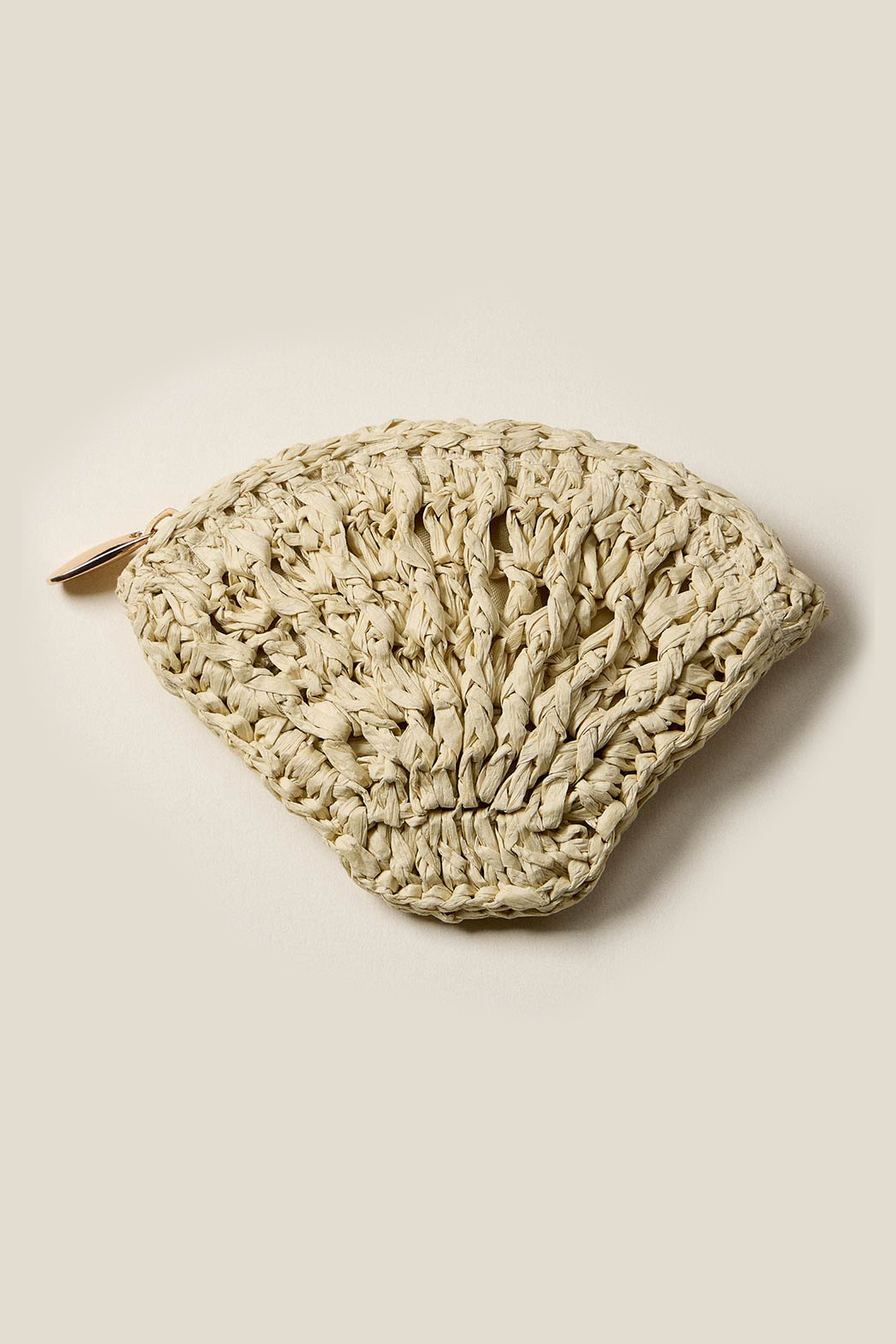 Raffia Shell Pouch
