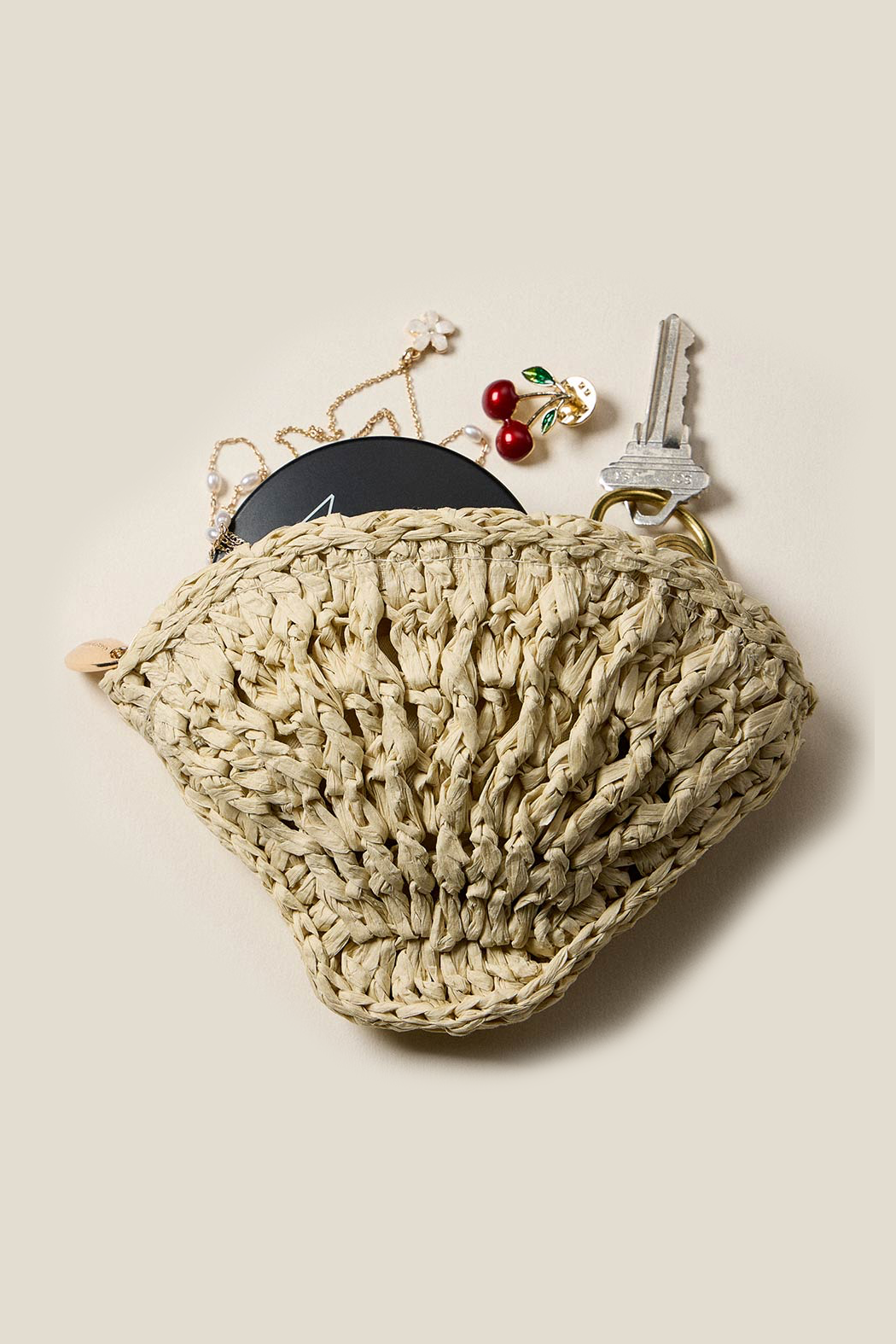 Raffia Shell Pouch