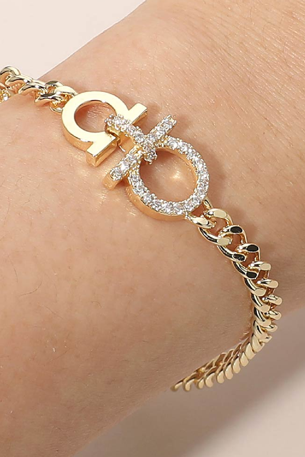 Center Hook Link Bracelet