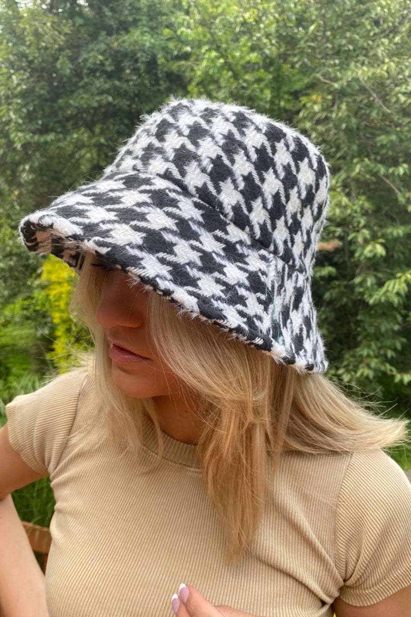 BLOGGER\'S FAVE! H&M Black Houndstooth-Patterned Bucket Hat Sz Small H&M | Accessories | Bloggers Fave Hm Black  main image 4